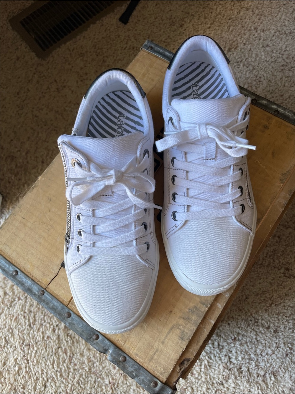 TAOS White Low-Top Canvas Sneakers with Side Zipper Size 8.5 Women - Picture 2 of 6